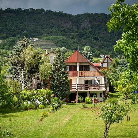 Csabagyoengye Lägenhet *